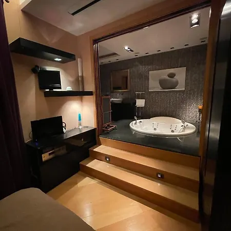 Attico Con Vista Spettacolare E Jacuzzi Apartment Bologna Exterior photo