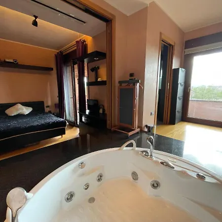 Attico Con Vista Spettacolare E Jacuzzi Apartment Bologna Exterior photo