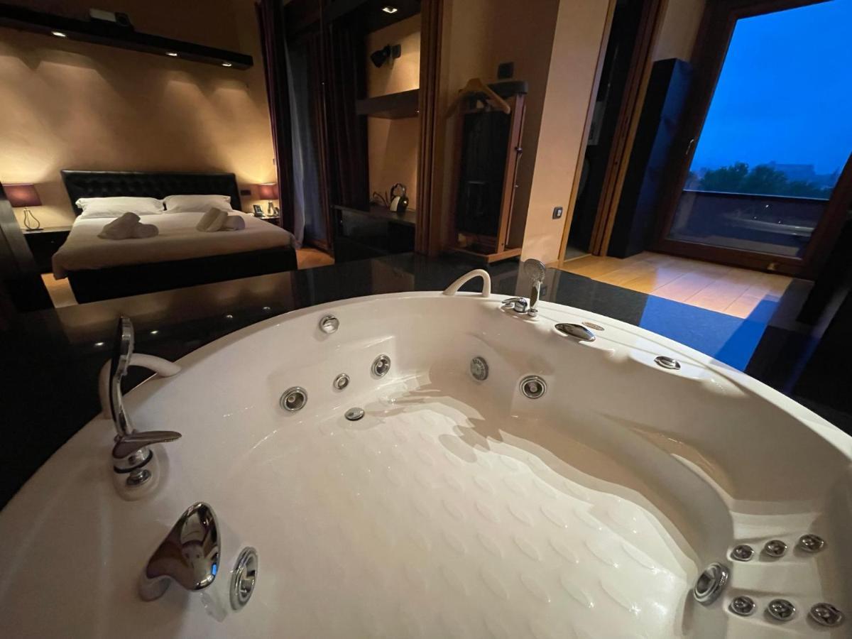Attico Con Vista Spettacolare E Jacuzzi Apartment Bologna