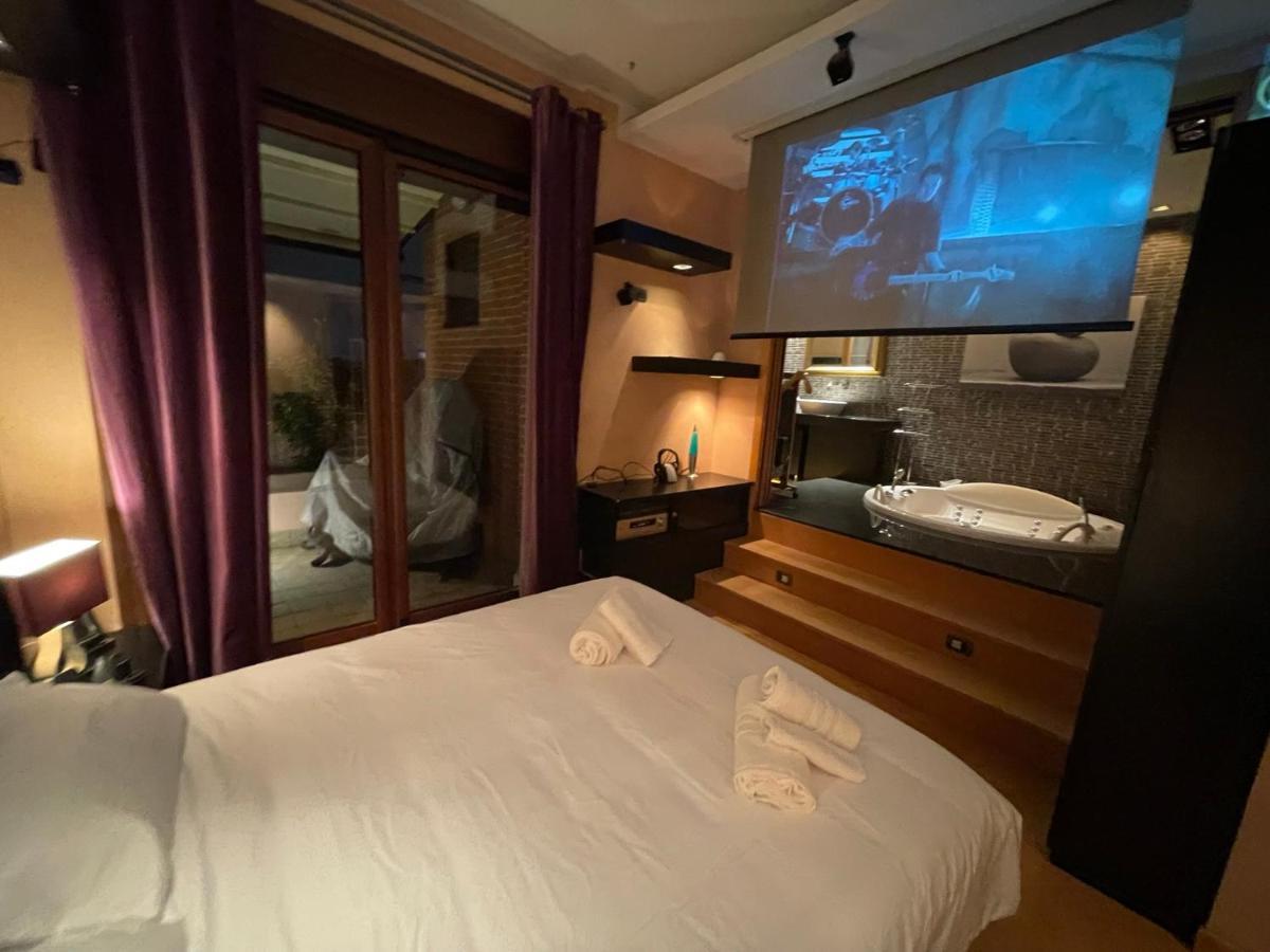 Attico Con Vista Spettacolare E Jacuzzi * Bologna